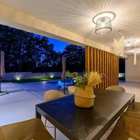 Frame Garden West By Interhome *