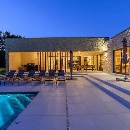 Villa Frame Garden West By Interhome Svetvincenat