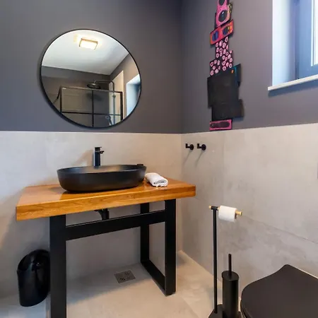 Frame Garden West By Interhome וילה *