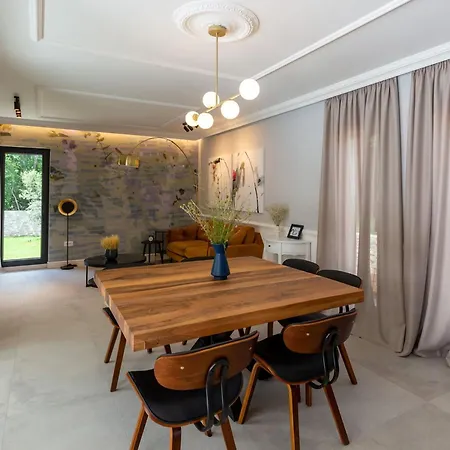 Frame Garden West By Interhome וילה